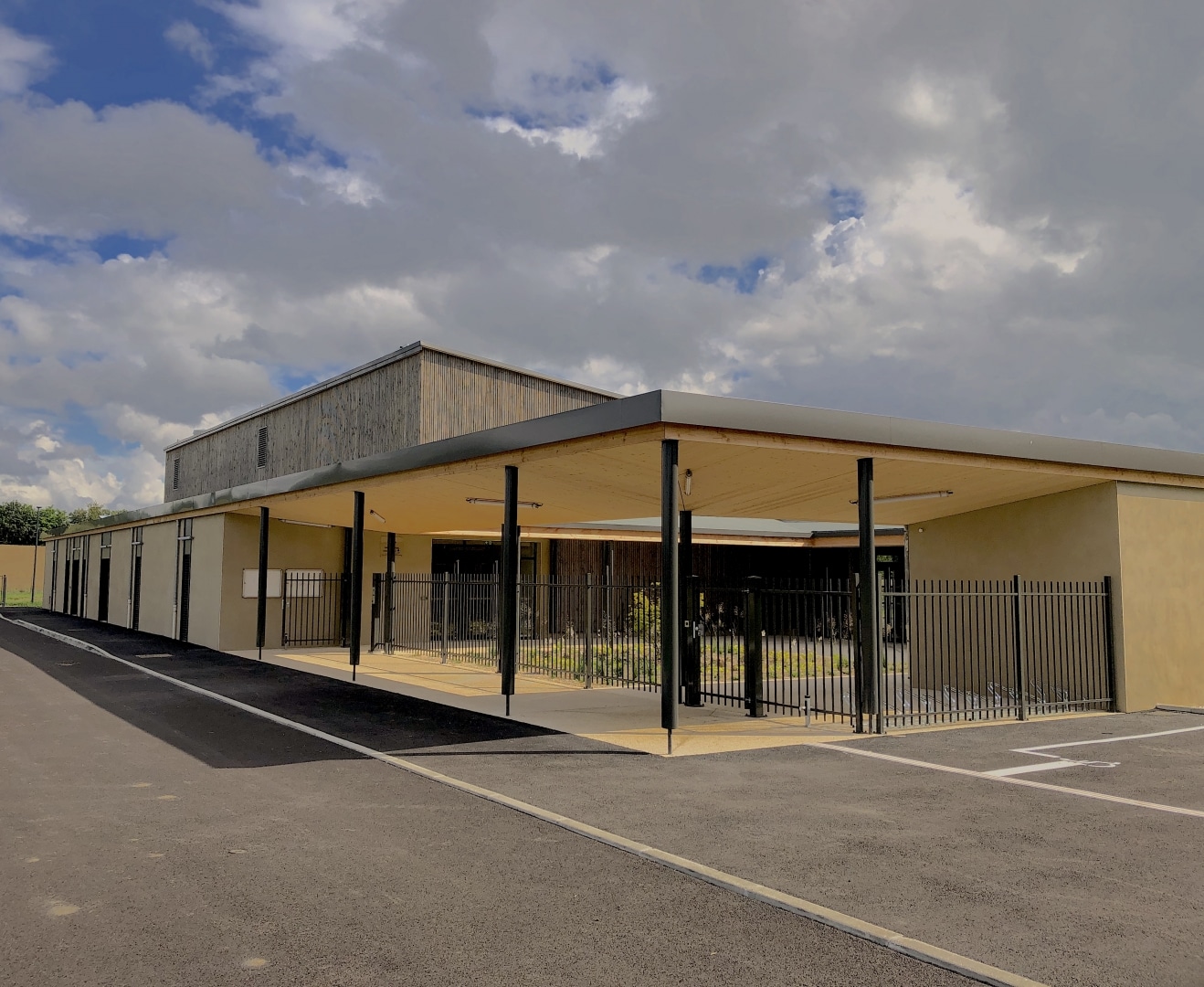 Groupe scolaire et une salle polyvalente avec espace restauration mutualisé
